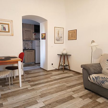 B&B Interno Sg 라킬라 외부 사진