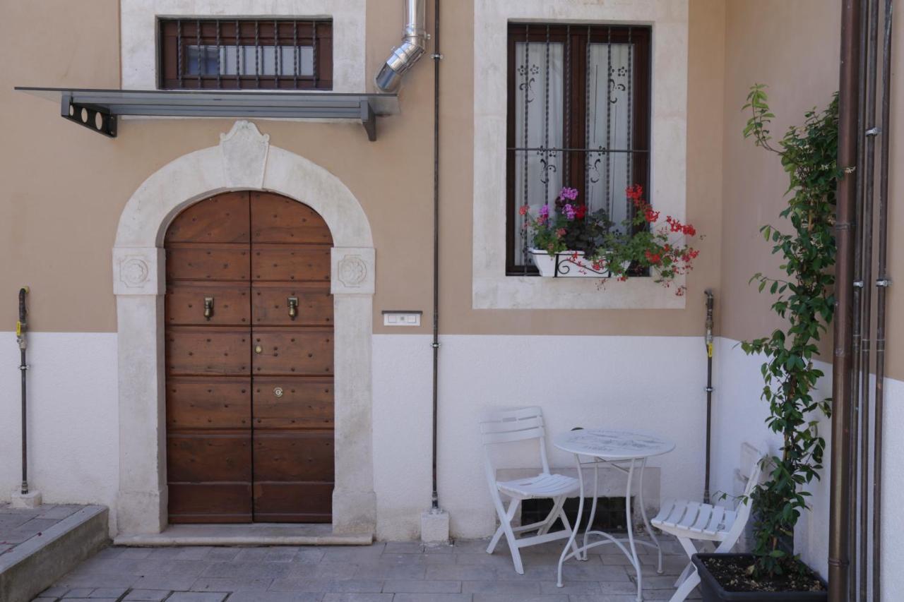 B&B Interno Sg 라킬라 외부 사진
